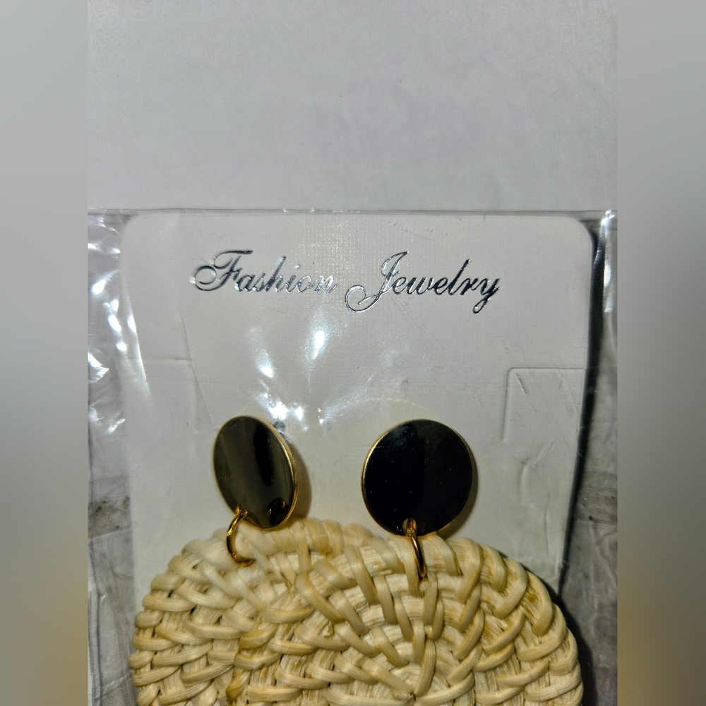 Lightweight Rattan Post Style Fashion Earrings NEW - Picture 3 of 8